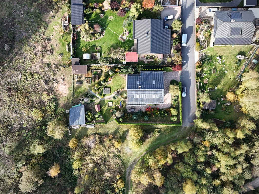 Dronový záběr nemovitosti z ptačí perspektivy