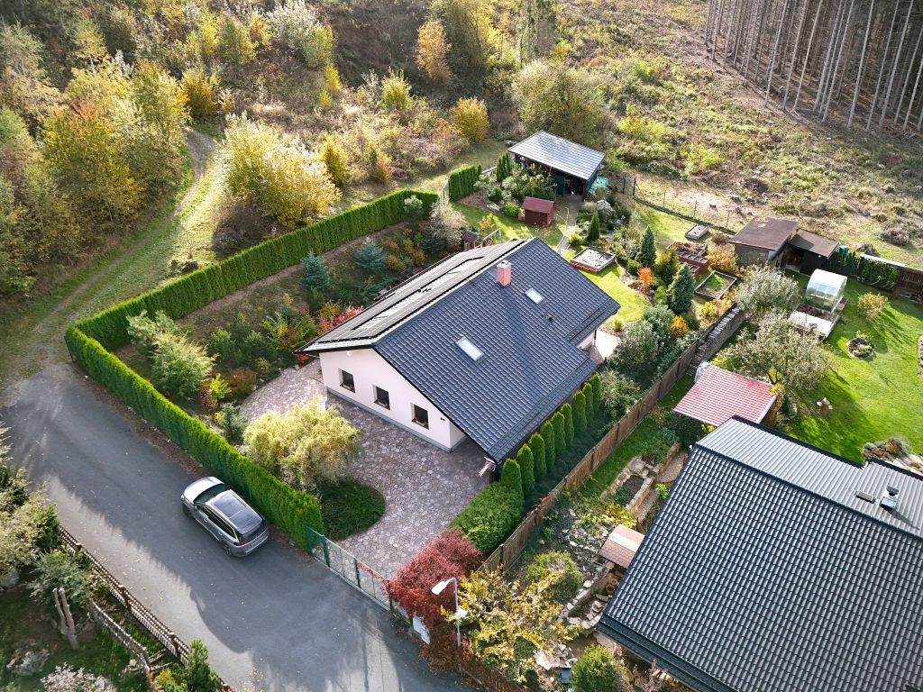 Dronový záběr nemovitosti