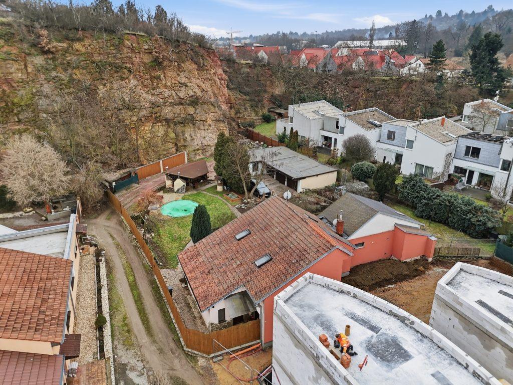 Fotografie a dronové záběry rodinného domu a pozemku v Brně